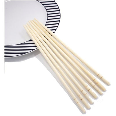 Tulang makan bambu tradisional yang disesuaikan setiap hari dengan menggunakan tongkat makan Cina yang dipersonalisasi